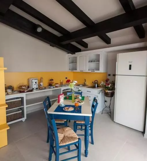 هتل B&b I Fiori Del Mare