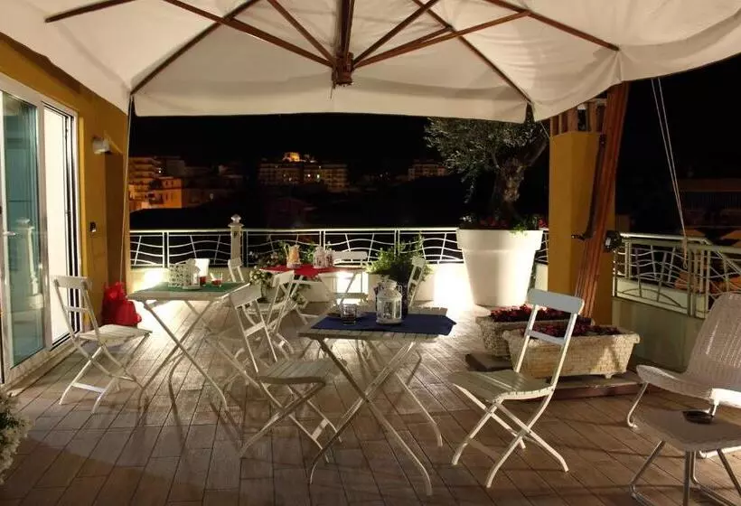 هتل B&b I Fiori Del Mare