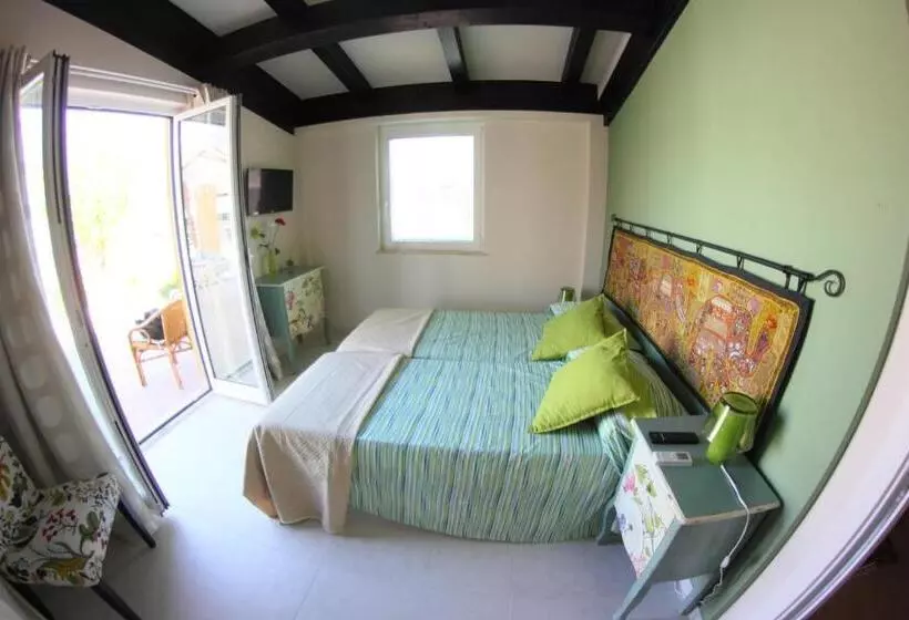 هتل B&b I Fiori Del Mare