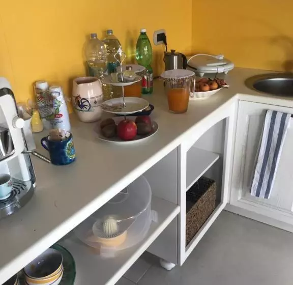 هتل B&b I Fiori Del Mare