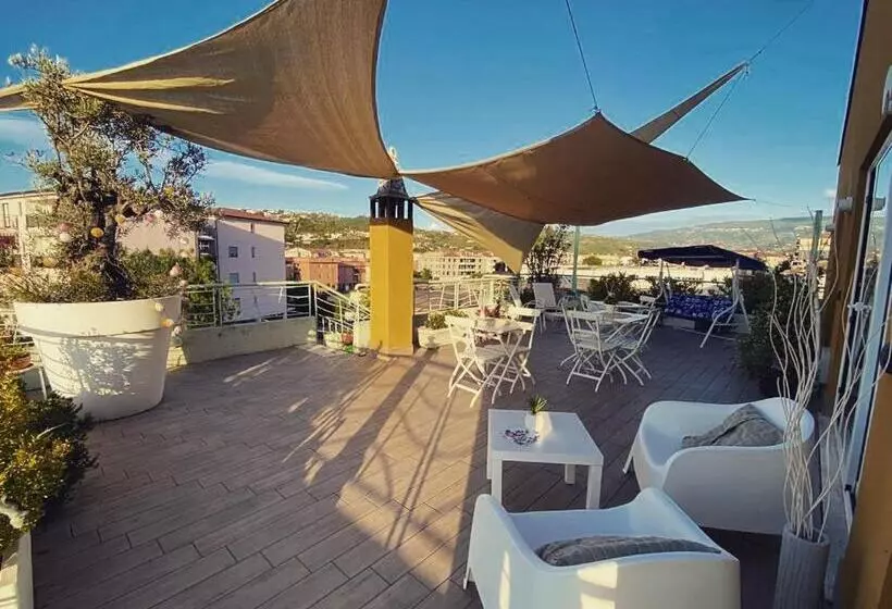 هتل B&b I Fiori Del Mare