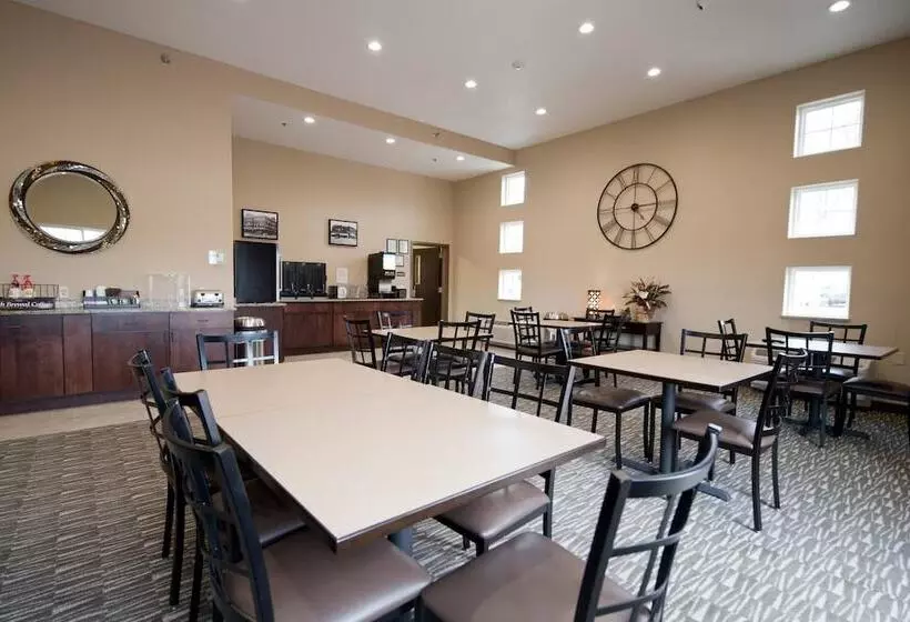 Hotelli Cornerstone Inn & Suites