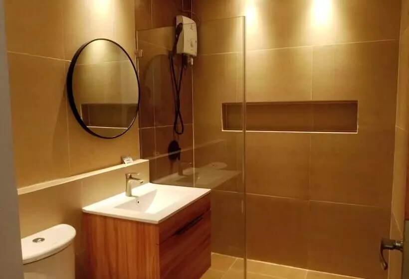 هتل Paras Inn Boracay