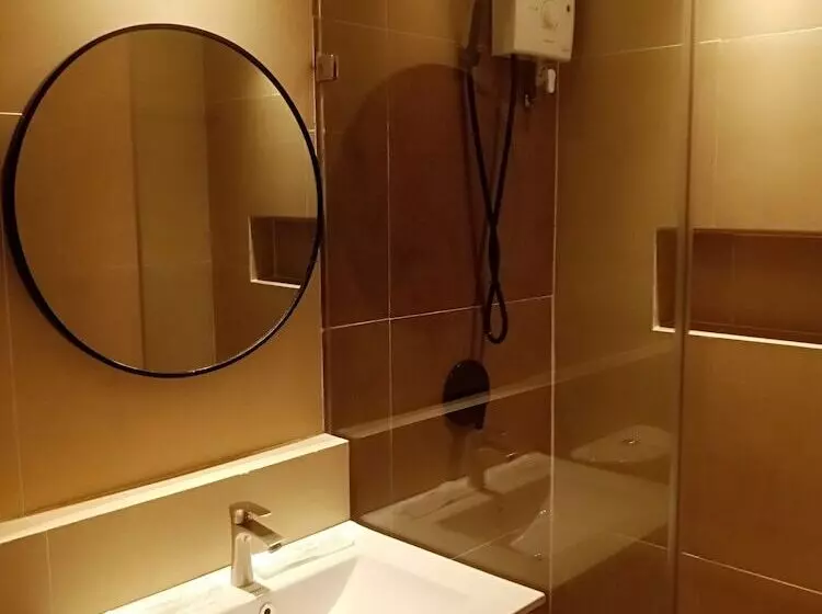 هتل Paras Inn Boracay