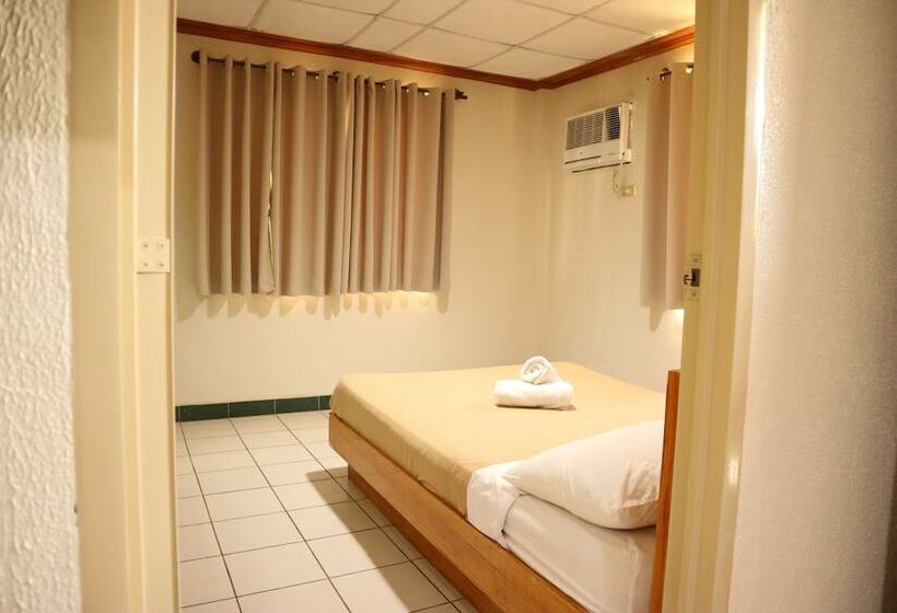 酒店 Puerto De San Juan Beach Resort