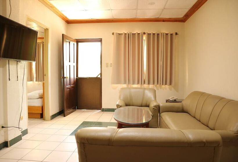 酒店 Puerto De San Juan Beach Resort