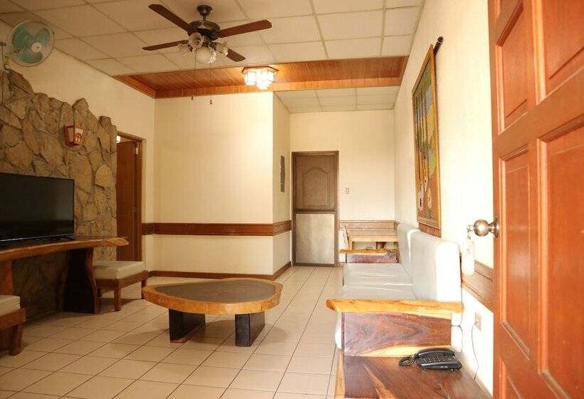 酒店 Puerto De San Juan Beach Resort