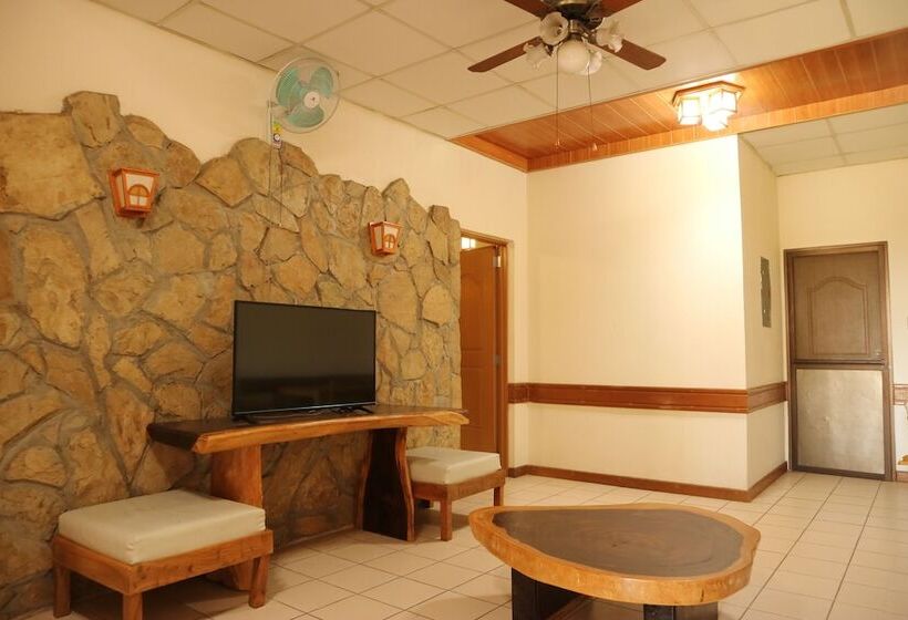 酒店 Puerto De San Juan Beach Resort