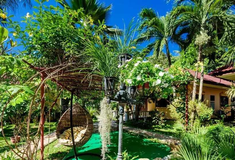 Hotelli Samui Green Space Resort