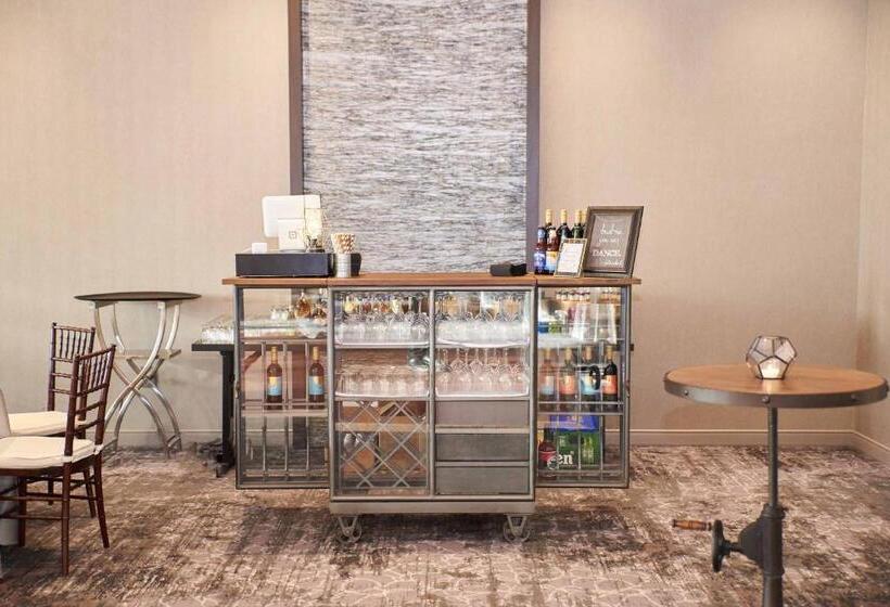 The Row Hotel At Assembly Row, Autograph Collection