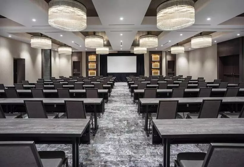 The Row Hotel At Assembly Row, Autograph Collection