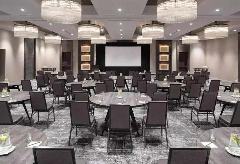 The Row Hotel At Assembly Row, Autograph Collection