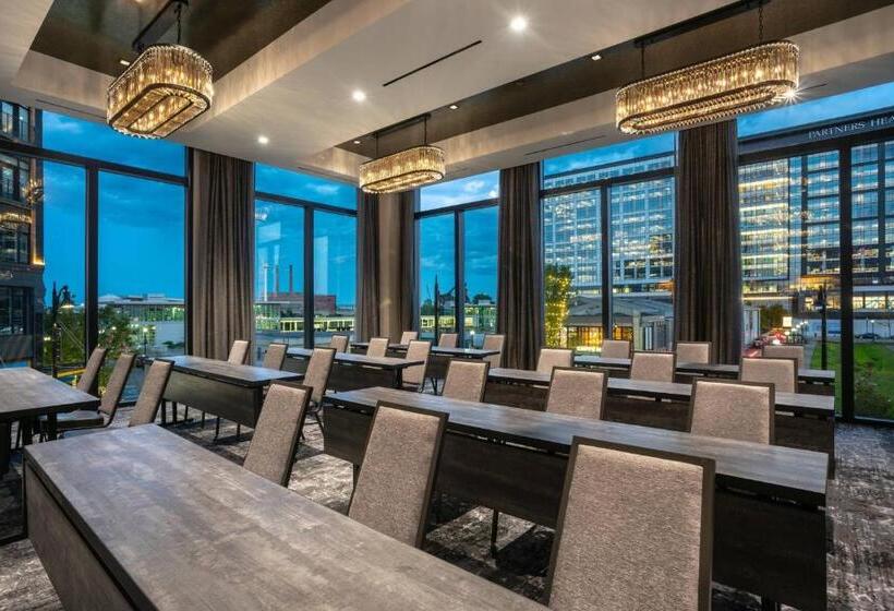 The Row Hotel At Assembly Row, Autograph Collection