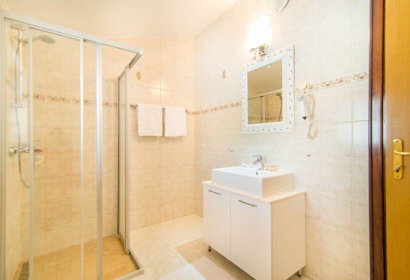 호텔 Apartments And Rooms With Wifi Vrsar, Porec   3007