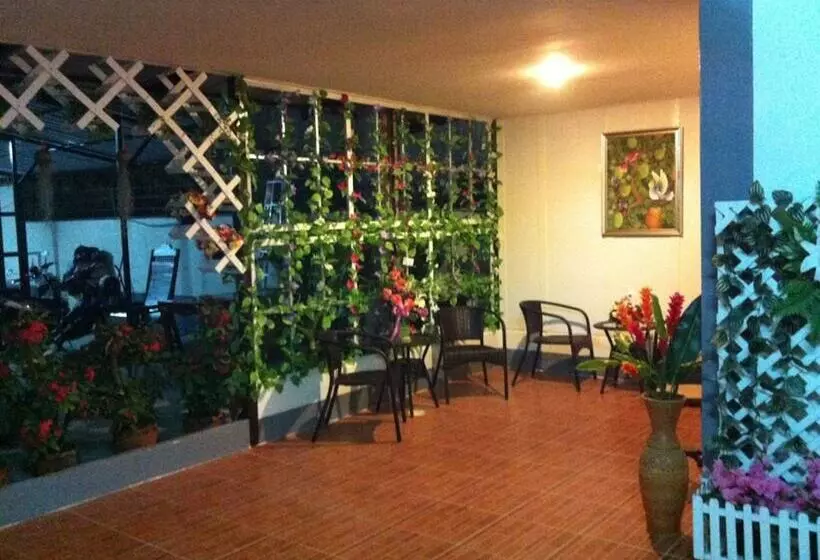 ホテル Gongaew Mansion