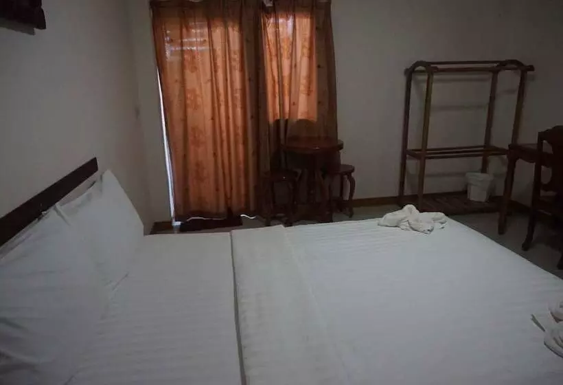 ホテル Gongaew Mansion