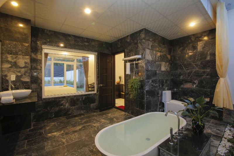 هتل Hoi An Sunny Pool Villa