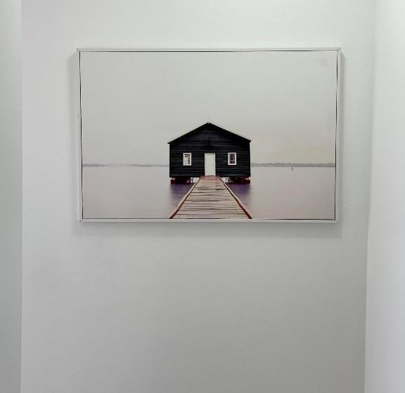 Отель Meridian Tower Kirra Beach