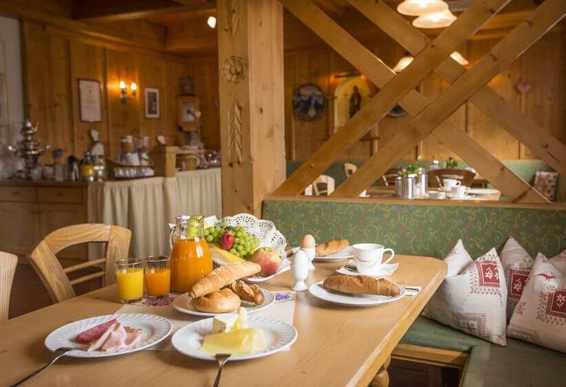 فندق Pension Lackenbauer