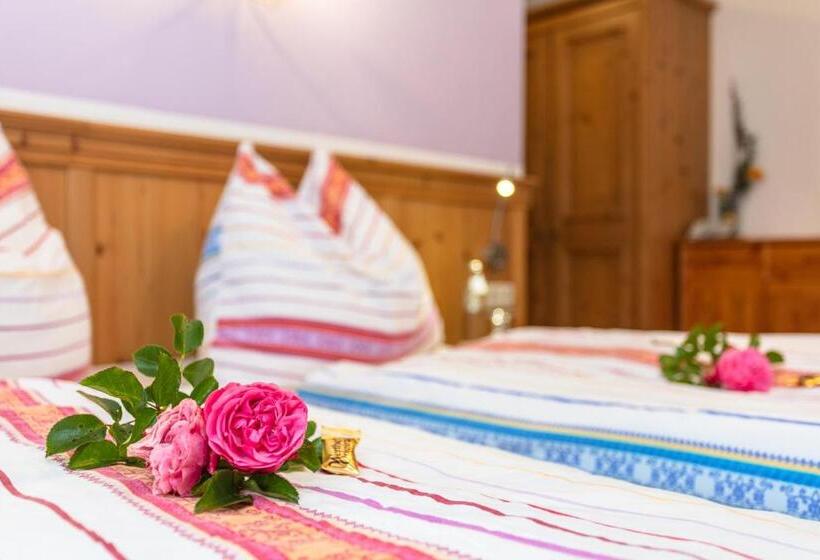 فندق Pension Lackenbauer