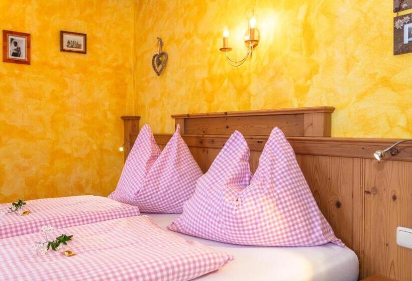 فندق Pension Lackenbauer