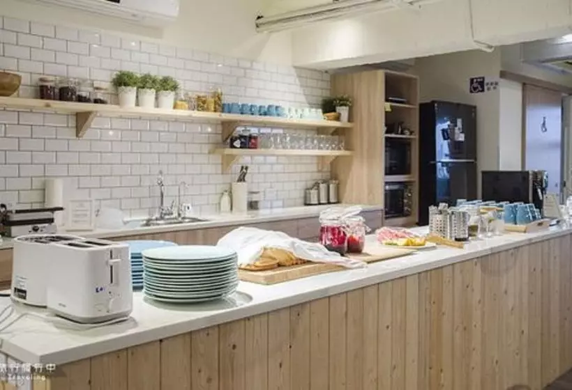 هتل Stray Birds Taichung Hostel