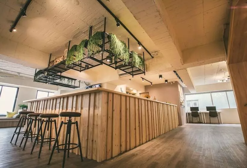 هتل Stray Birds Taichung Hostel