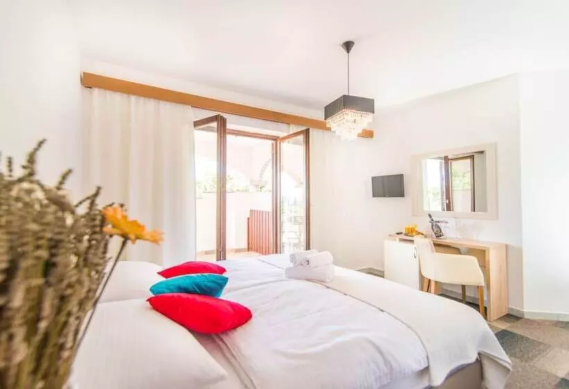 هتل Apartments And Rooms With Wifi Vrsar, Porec   3007
