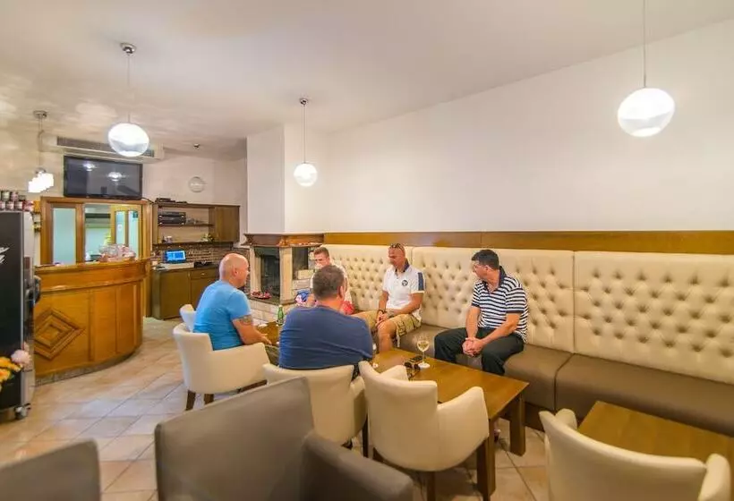 هتل Apartments And Rooms With Wifi Vrsar, Porec   3007