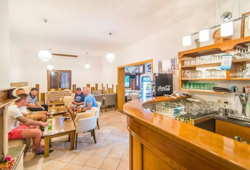 هتل Apartments And Rooms With Wifi Vrsar, Porec   3007