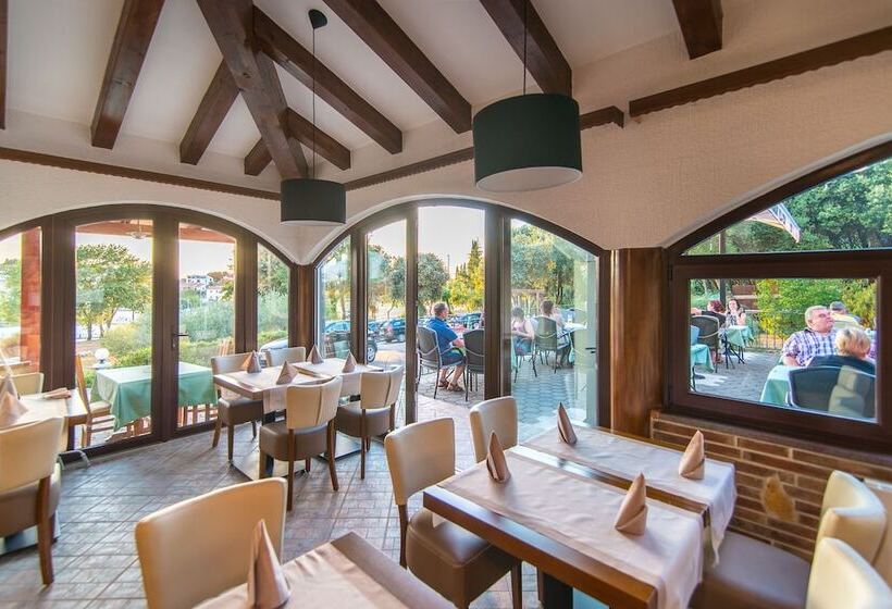 호텔 Apartments And Rooms With Wifi Vrsar, Porec   3007