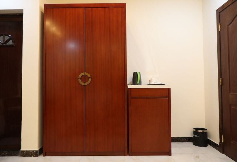 Отель Ashbilia Suites