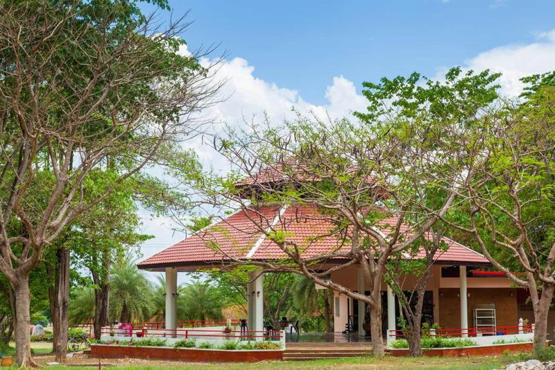 Отель Goldenland Resort