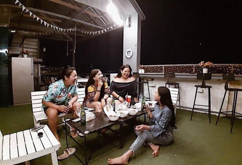 Hotelli Jetty Huahin Hostel