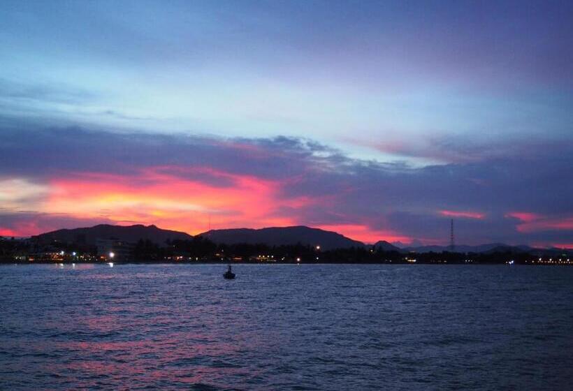 Hotelli Jetty Huahin Hostel