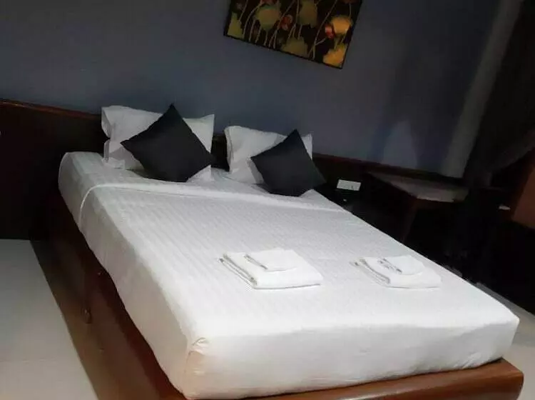 Hotelli Khanom Cabana Beach Resort