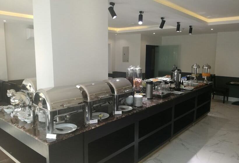 Отель Remaz Suites