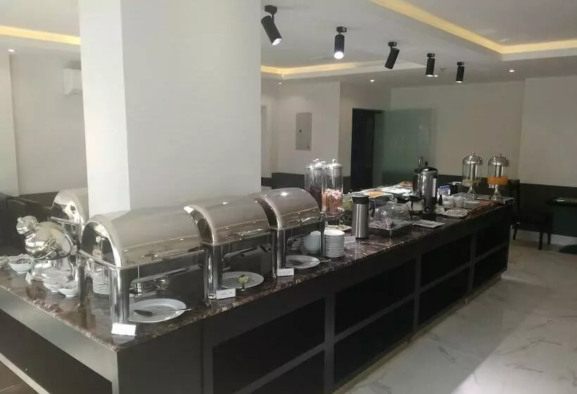 ホテル Remaz Suites