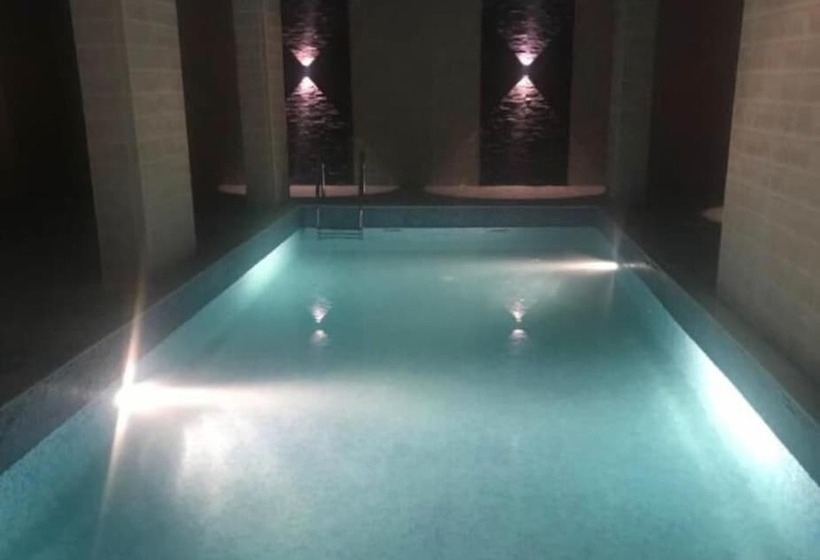 Отель Remaz Suites