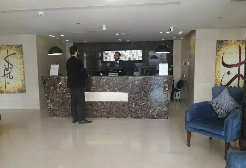 ホテル Remaz Suites
