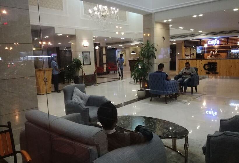 Отель Remaz Suites