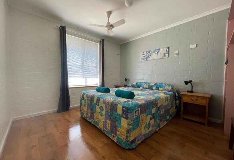 酒店 Shark Bay Seafront Apartments