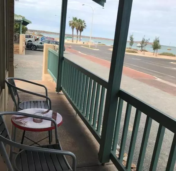 ホテル Shark Bay Seafront Apartments