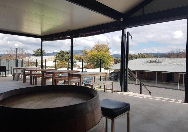 فندق Tenterfield Tavern And Motor Inn
