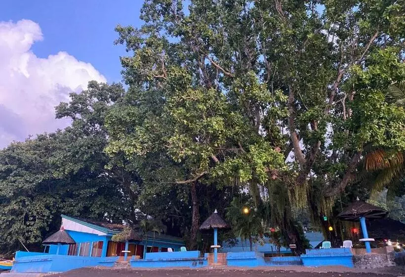 هتل Camiguin Island Golden Sunset Beach Club
