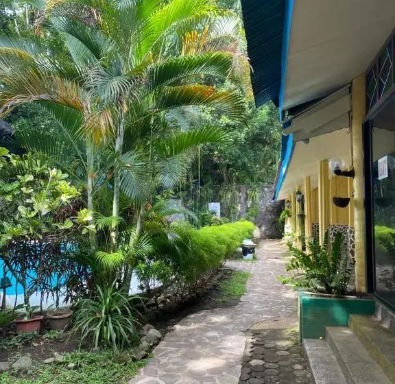 هتل Camiguin Island Golden Sunset Beach Club