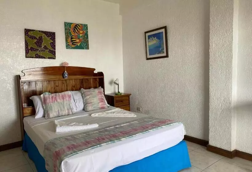 هتل Camiguin Island Golden Sunset Beach Club