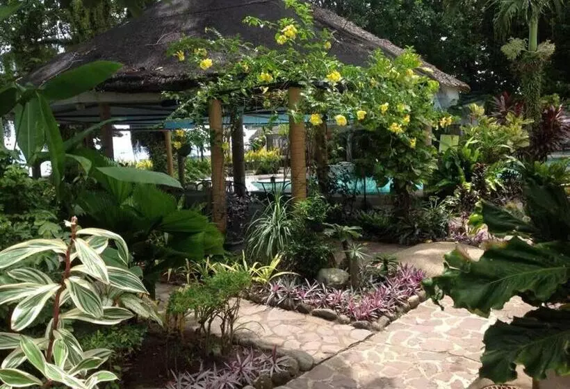 هتل Camiguin Island Golden Sunset Beach Club