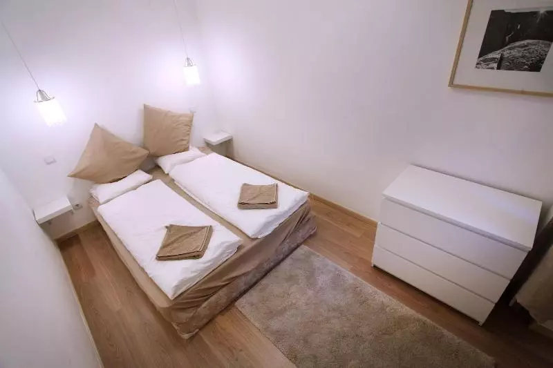 هتل Dfive Apartments Bathory