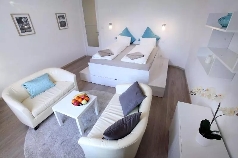 هتل Dfive Apartments Bathory